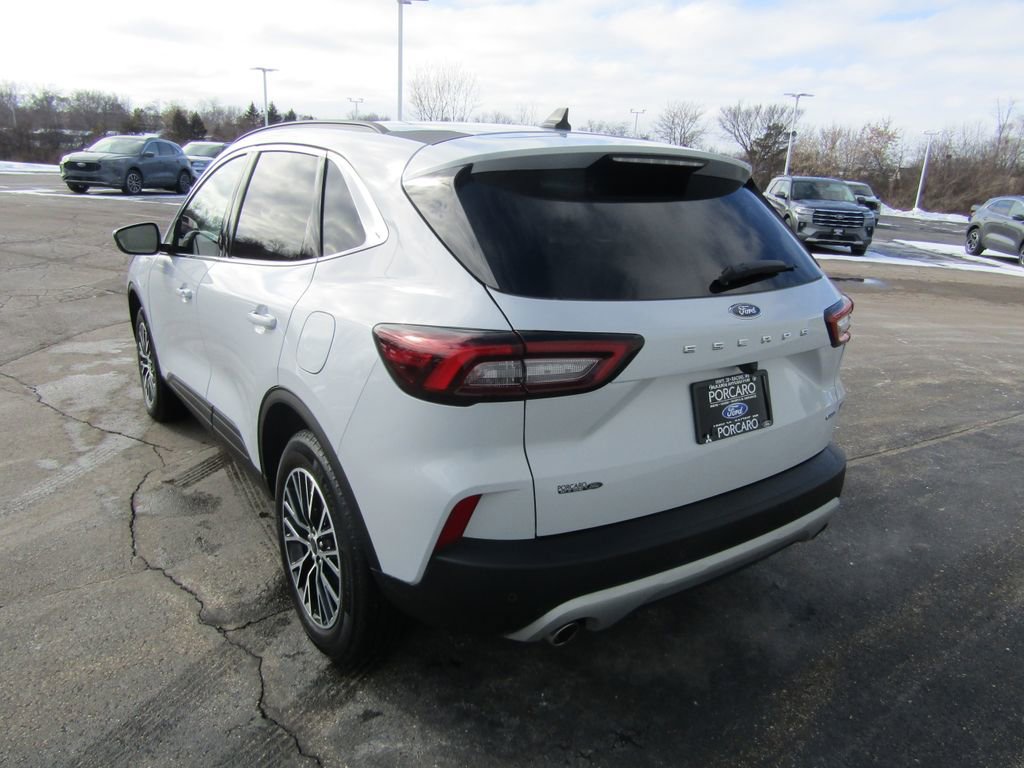 Used 2025 Ford Escape SE image 4