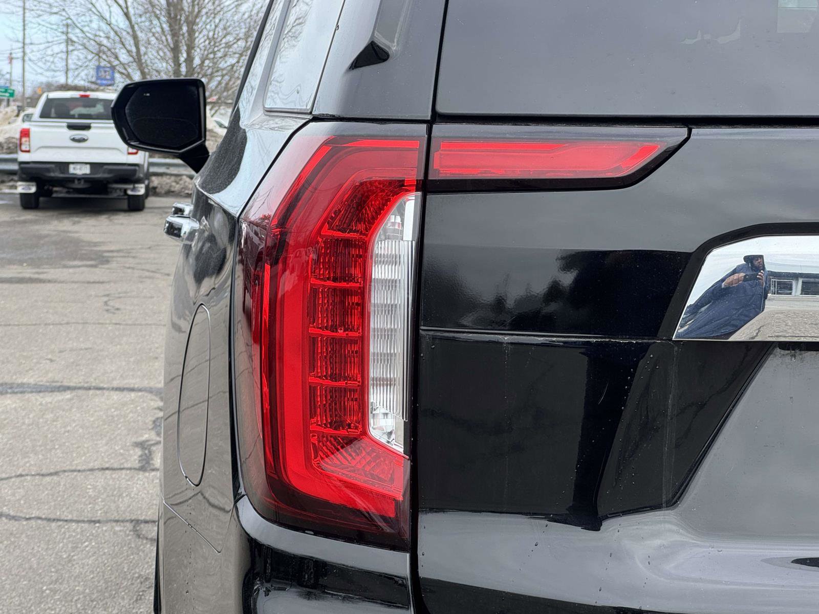 Used 2024 GMC Yukon SLT image 10