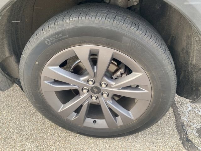 Used 2022 Ford Explorer XLT w/ Equipment Group 202A image 8