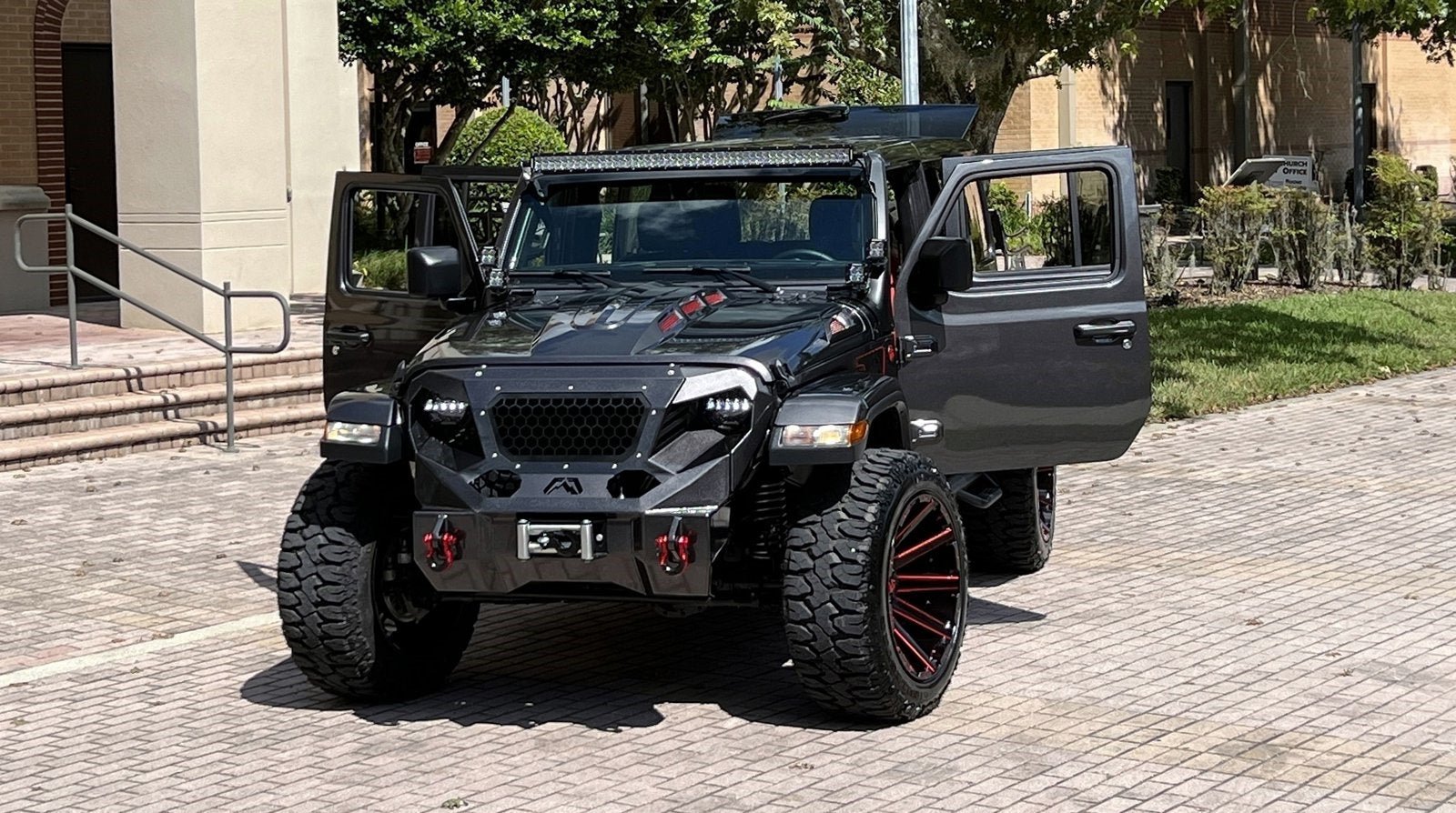 Used 2021 Jeep Wrangler Unlimited Sahara w/ Uconnect 4C Nav & Sound Group AWD/4WD image 2