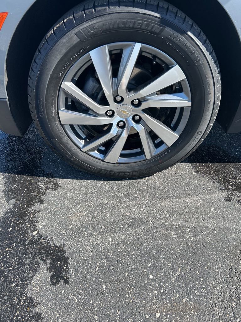 Used 2023 Chevrolet Equinox Premier image 17