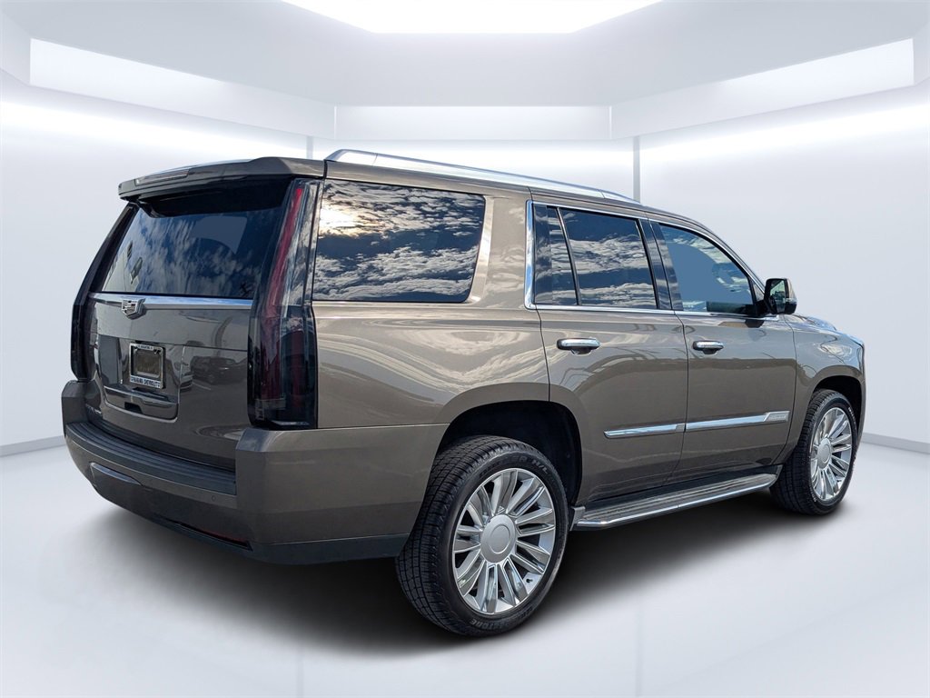 Used 2016 Cadillac Escalade Luxury image 3