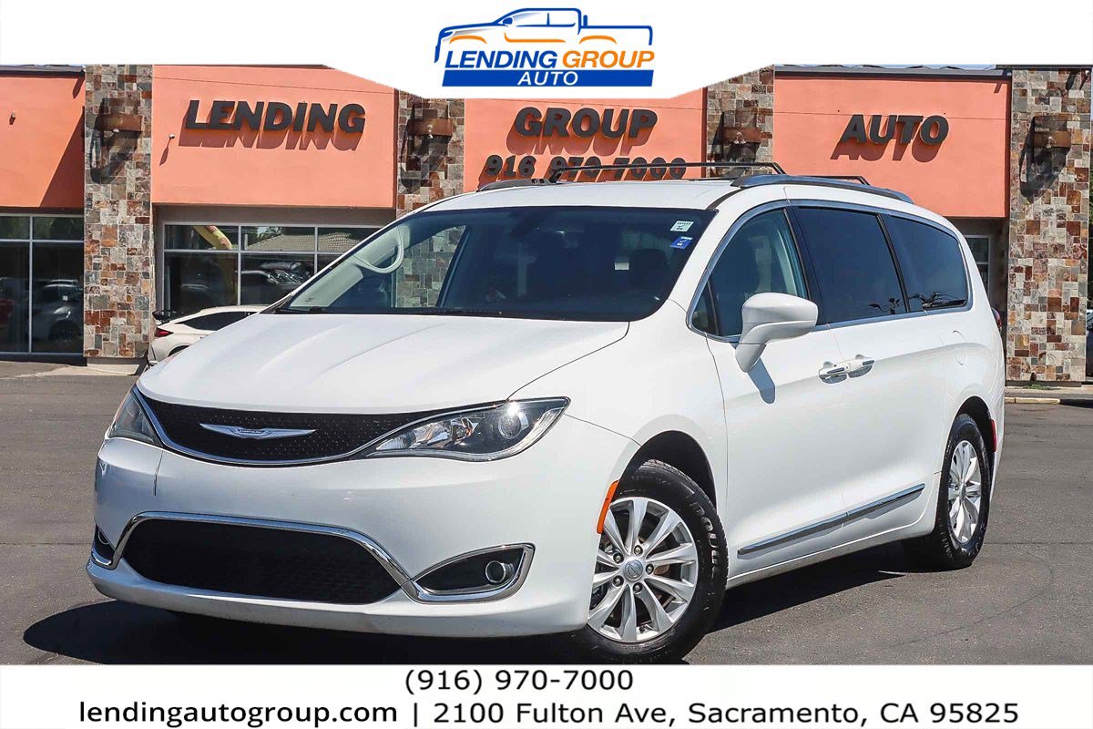 Used 2018 Chrysler Pacifica Touring-L Plus image 1