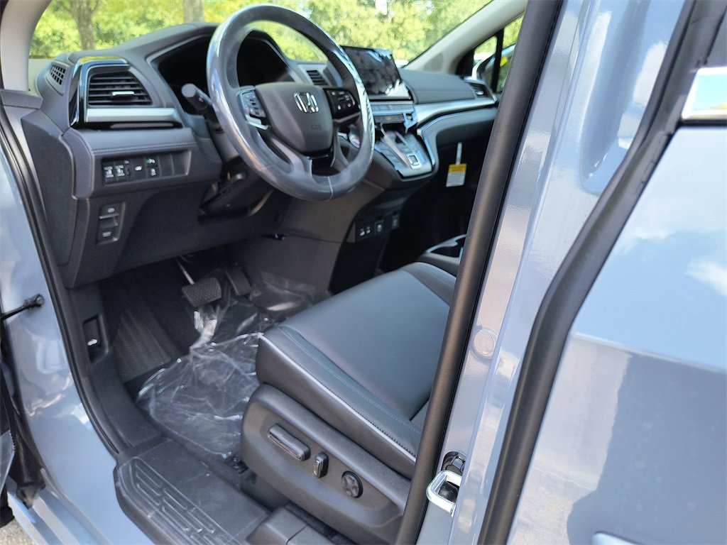 New 2026 Honda Odyssey Touring image 2