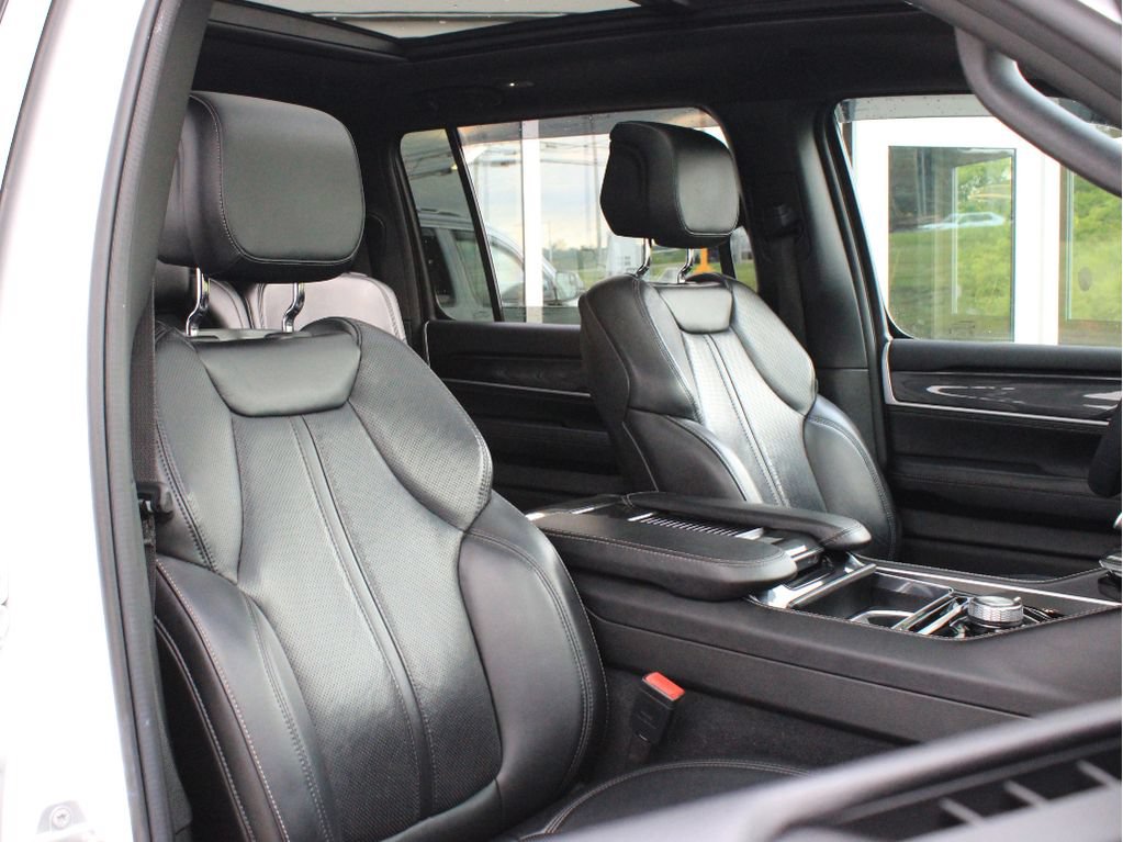 Used 2023 Jeep Wagoneer 4WD w/ Premium Group I image 24