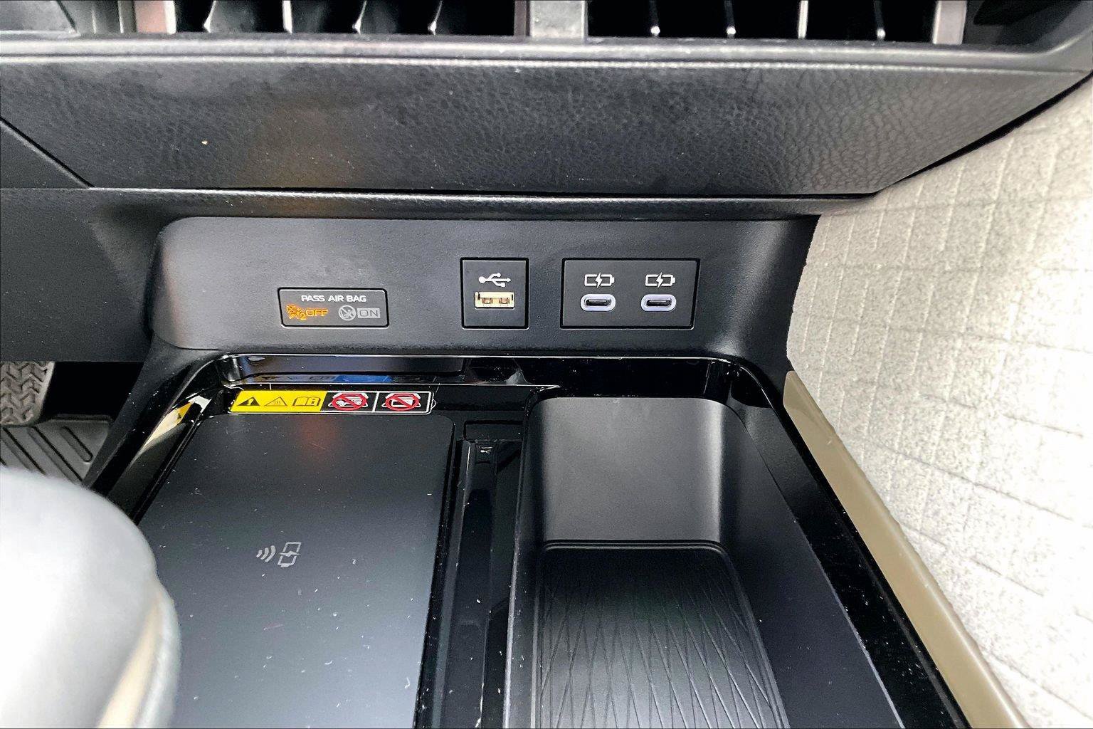 Used 2026 Toyota Camry XLE AWD/4WD image 32