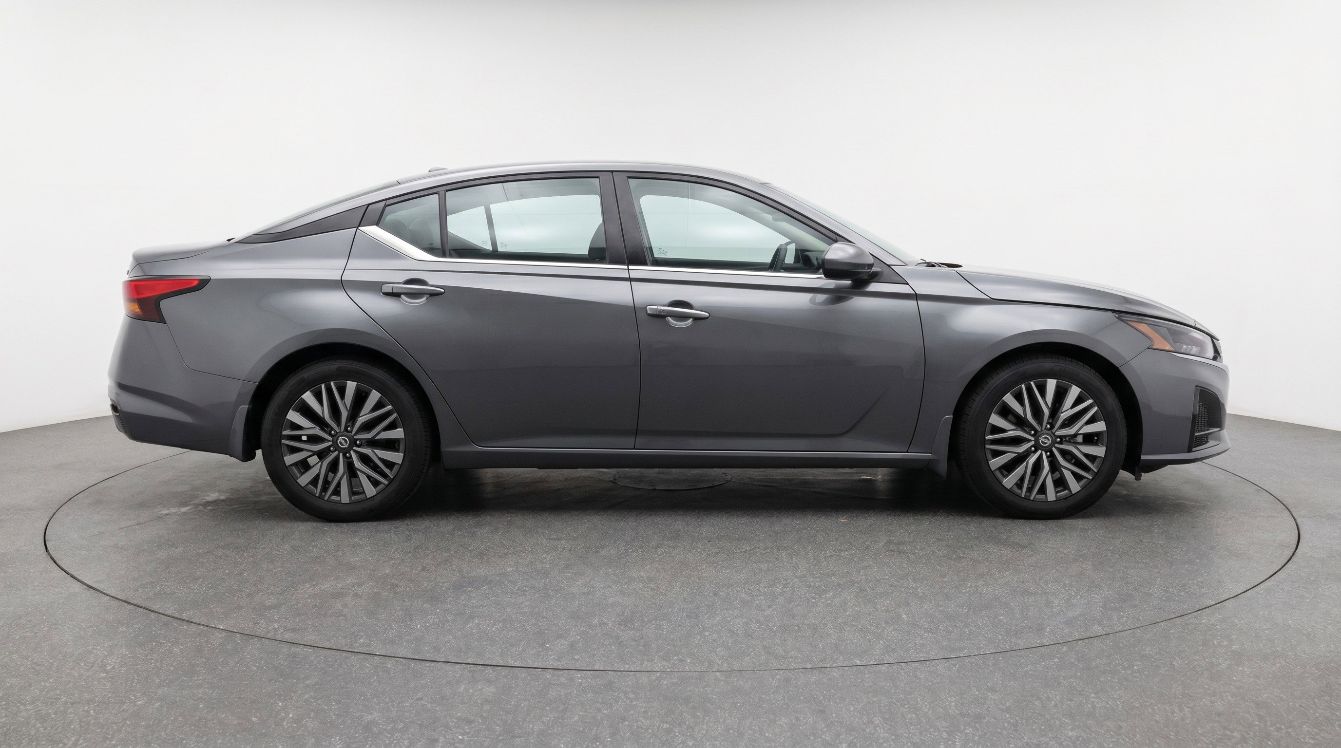 Used 2025 Nissan Altima 2.5 SV FWD image 11