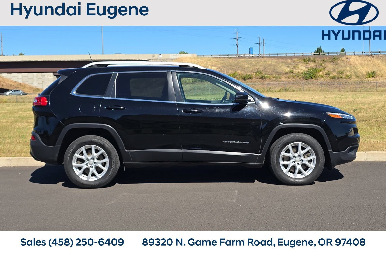 Used 2018 Jeep Cherokee Latitude w/ Cold Weather Group AWD/4WD image 2