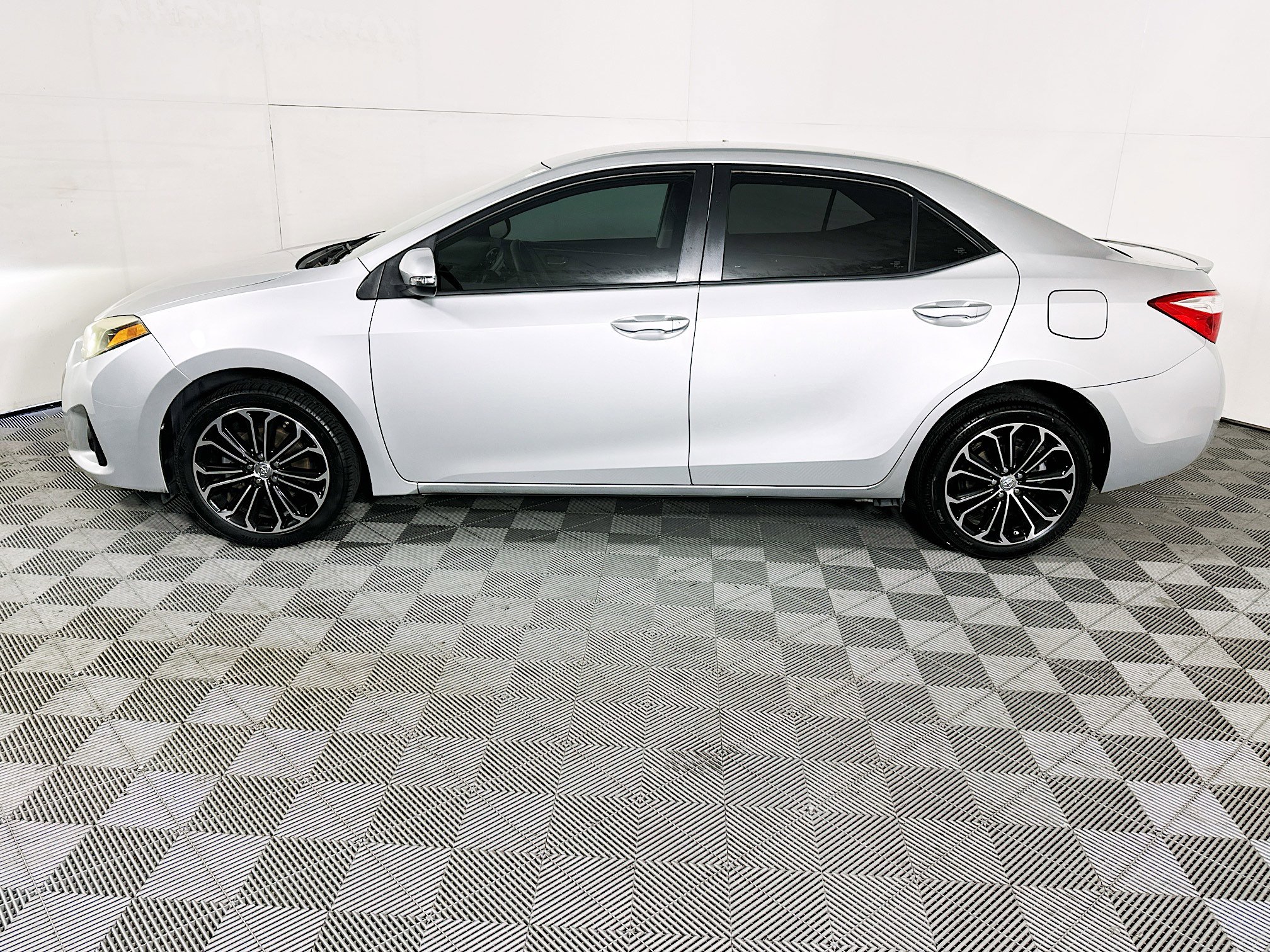 Used 2015 Toyota Corolla S image 6
