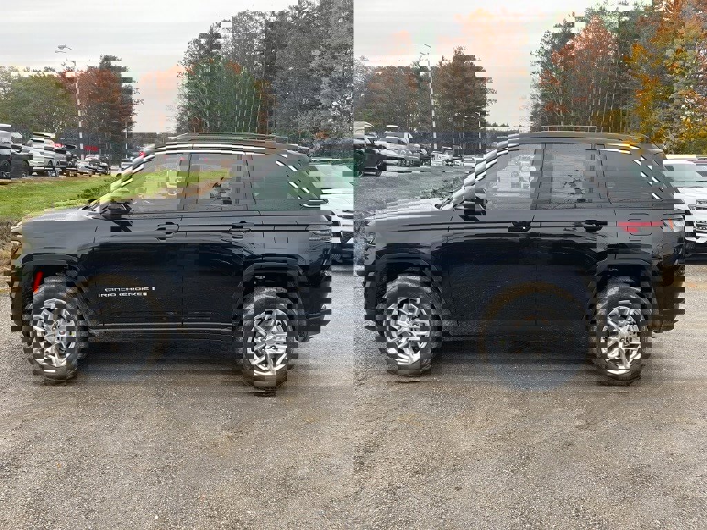 New 2025 Jeep Grand Cherokee Laredo X image 4