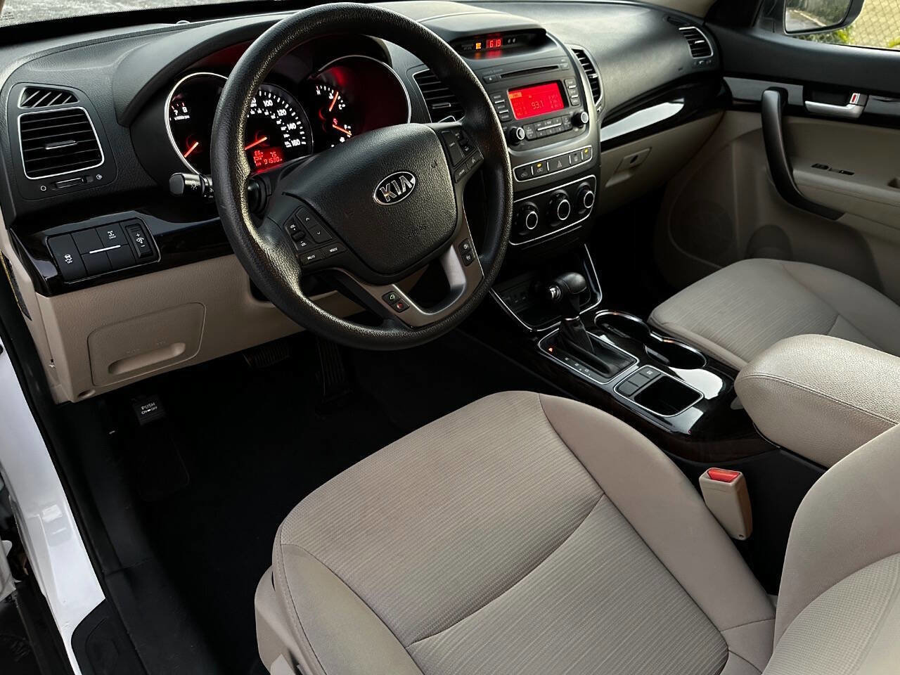 Used 2015 Kia Sorento LX image 10