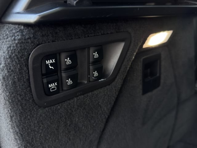 Used 2022 BMW X7 M50i AWD/4WD image 34