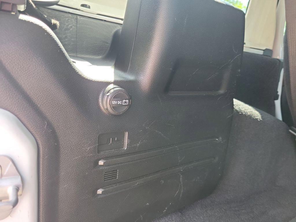 Used 2018 Jeep Wrangler Unlimited Sahara AWD/4WD image 29