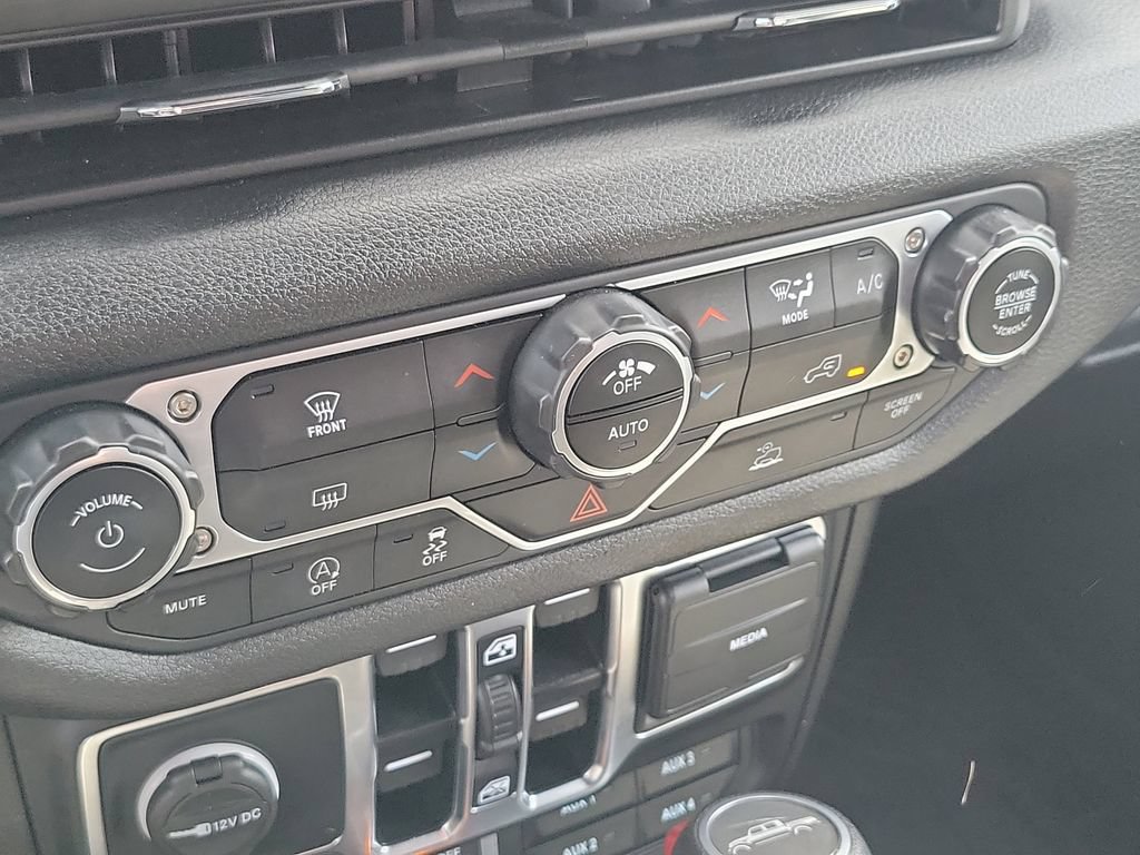 Used 2024 Jeep Gladiator Sport AWD/4WD image 9