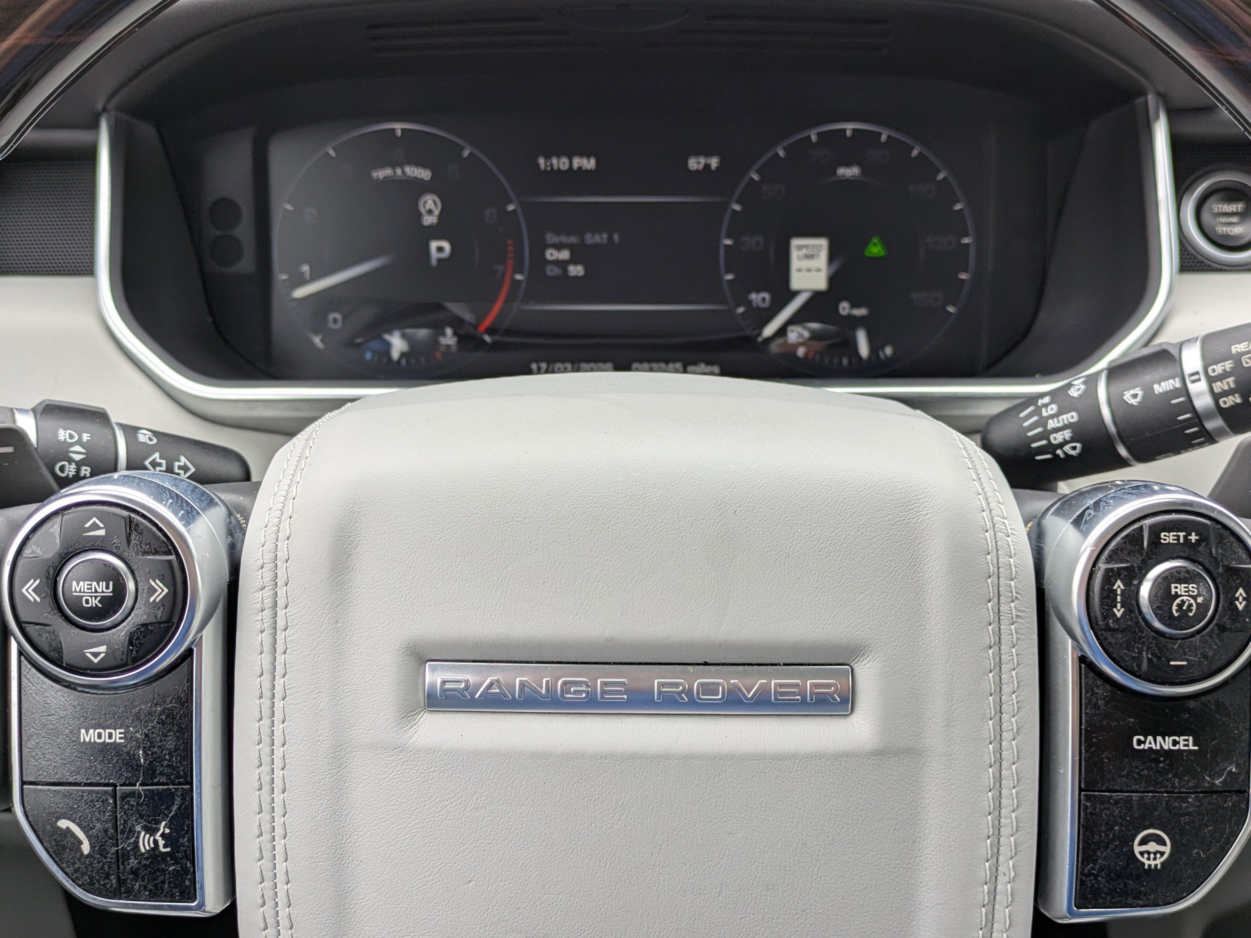 Used 2015 Land Rover Range Rover HSE image 26