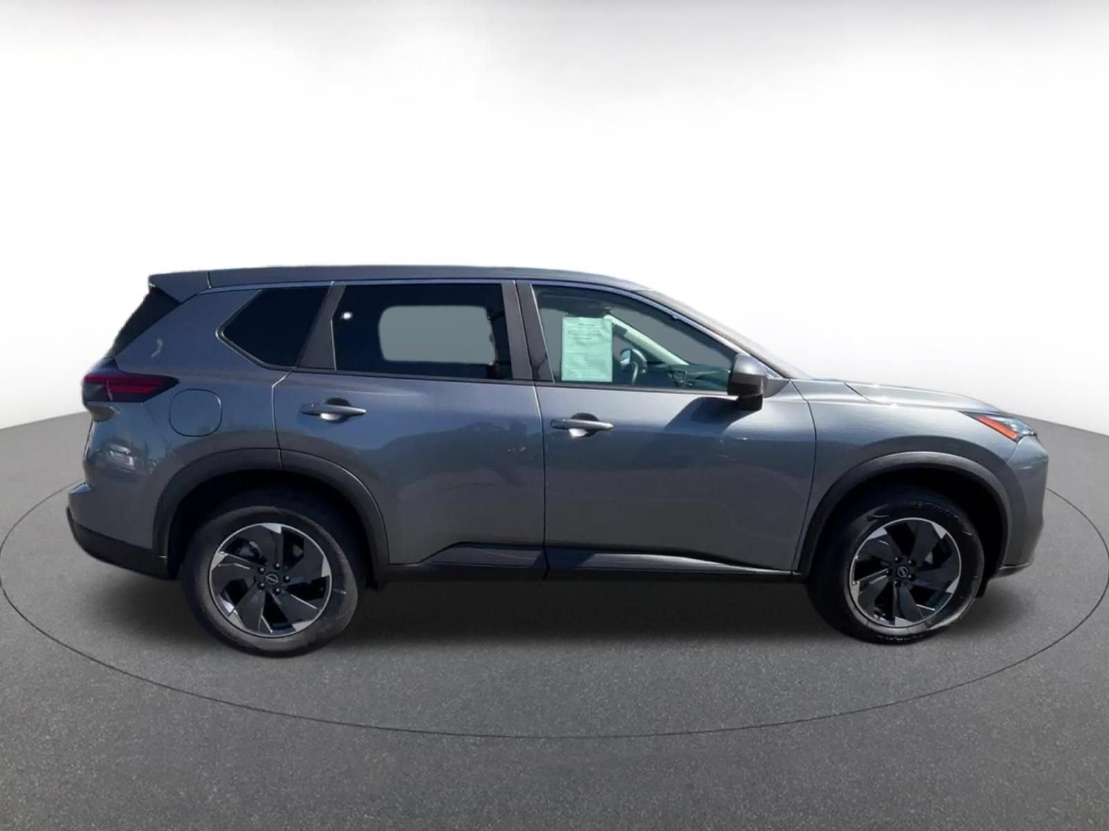 Used 2025 Nissan Rogue SV AWD/4WD image 16