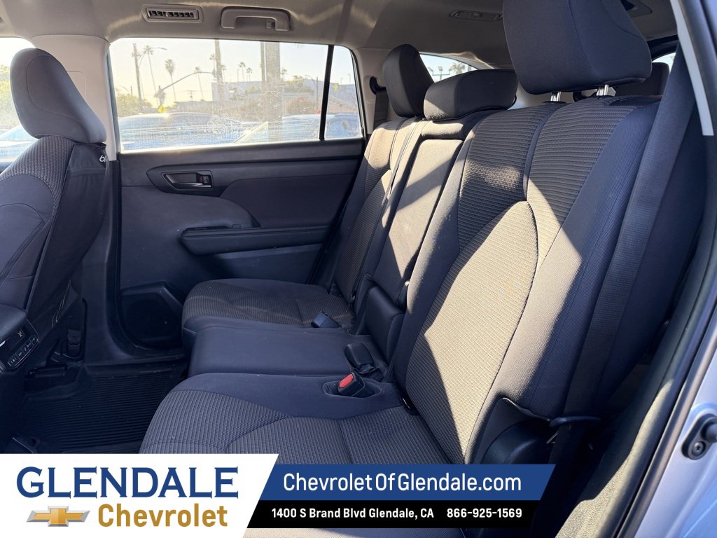 Used 2023 Toyota Highlander L image 18