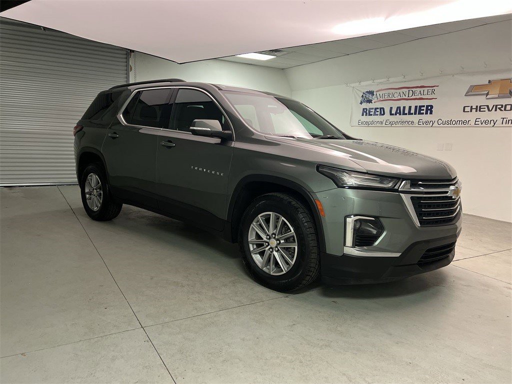 Certified 2022 Chevrolet Traverse LT image 1