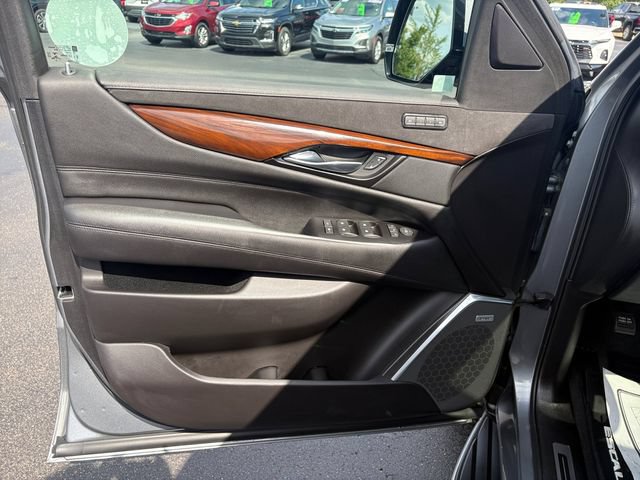 Used 2020 Cadillac Escalade Luxury AWD/4WD image 19