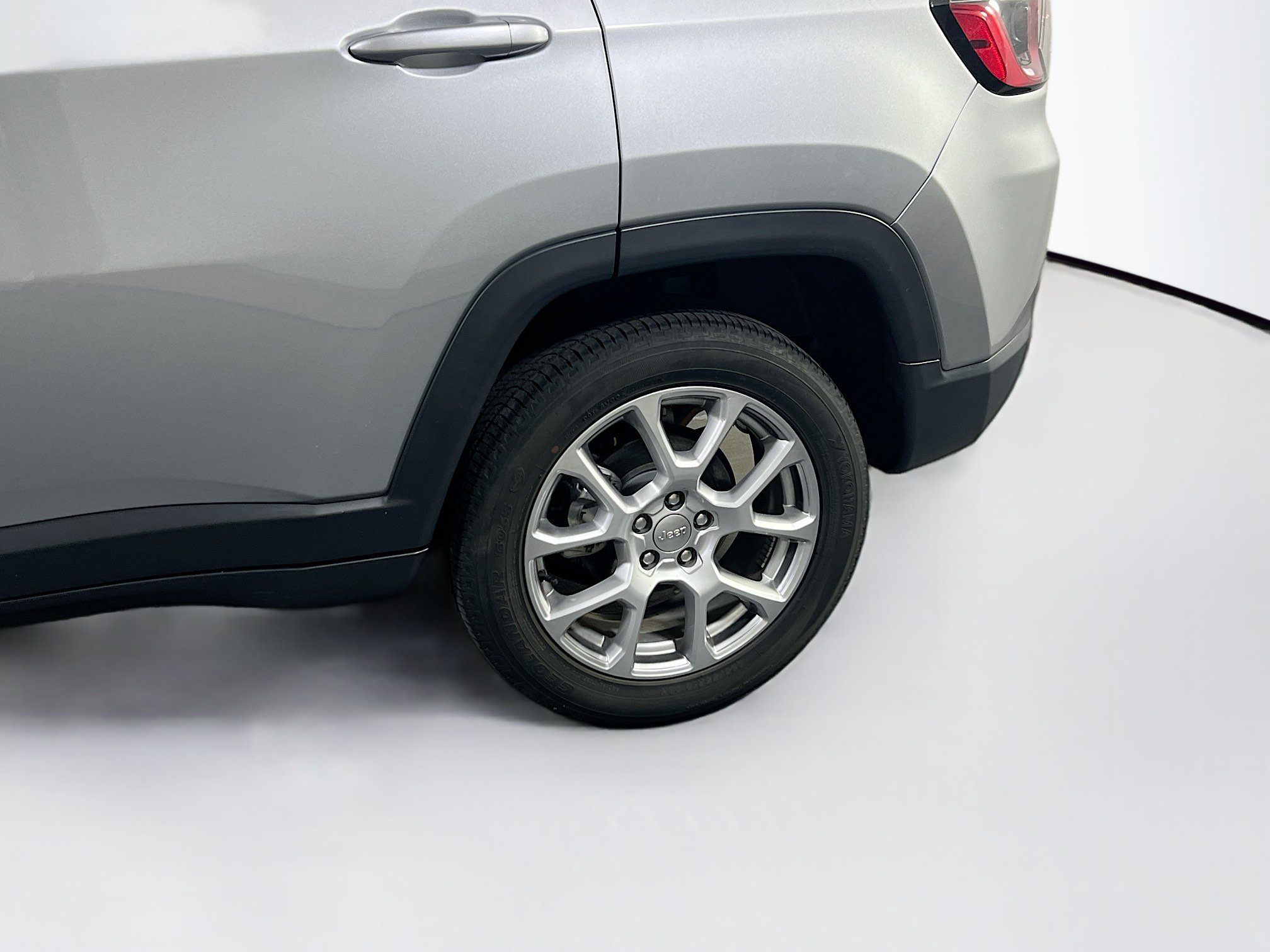 Used 2022 Jeep Compass Latitude AWD/4WD image 28