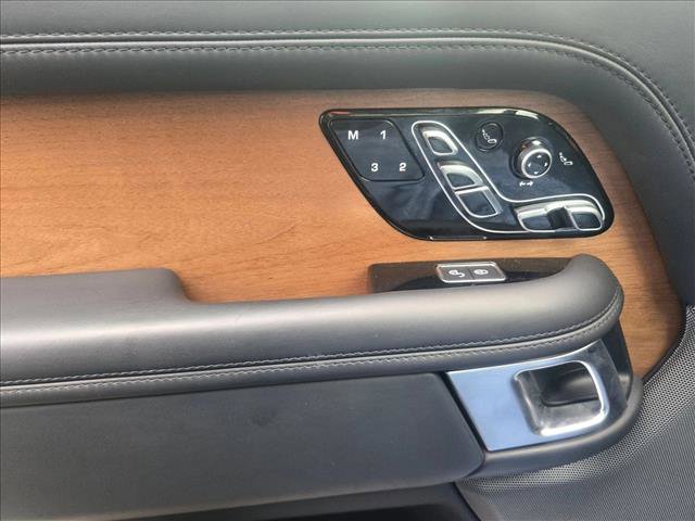 Used 2020 Land Rover Range Rover Autobiography image 26