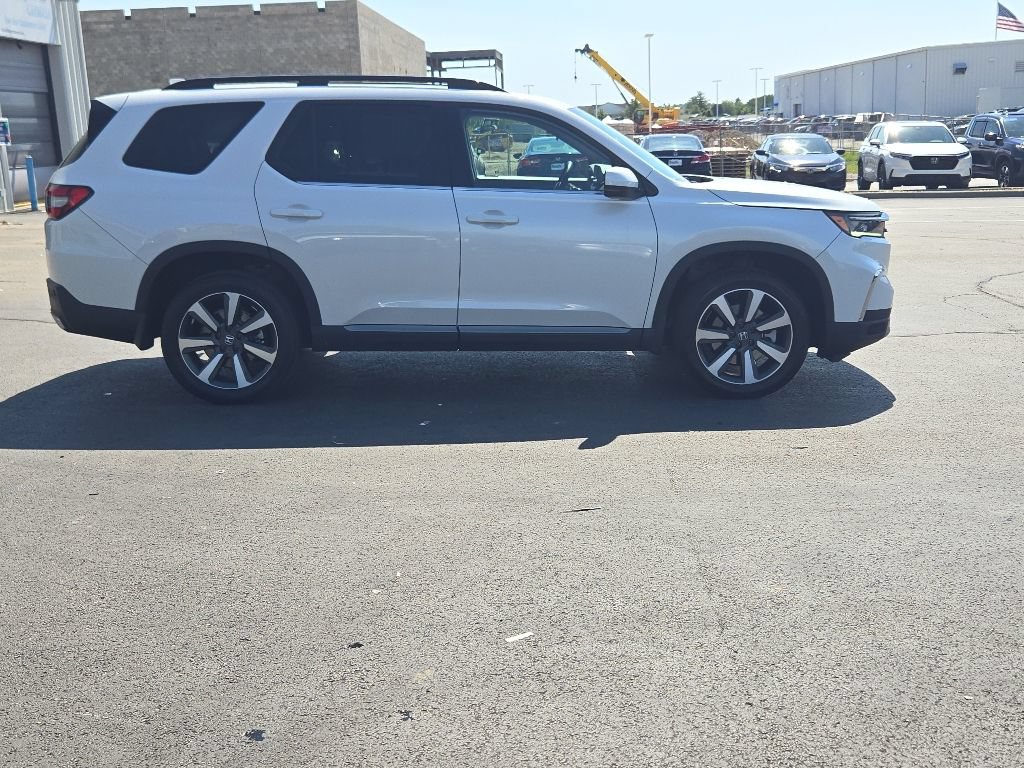 Used 2023 Honda Pilot Touring image 10