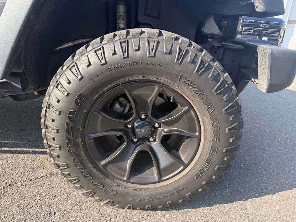 Used 2017 Jeep Wrangler Unlimited Rubicon w/ Connectivity Group AWD/4WD image 20