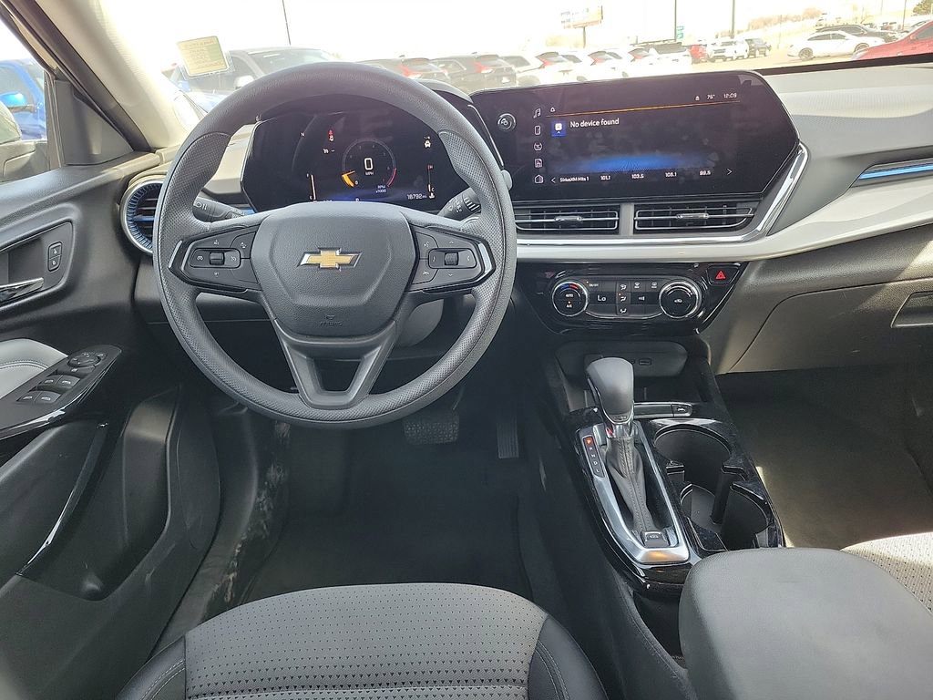 Used 2025 Chevrolet Trax LT image 8