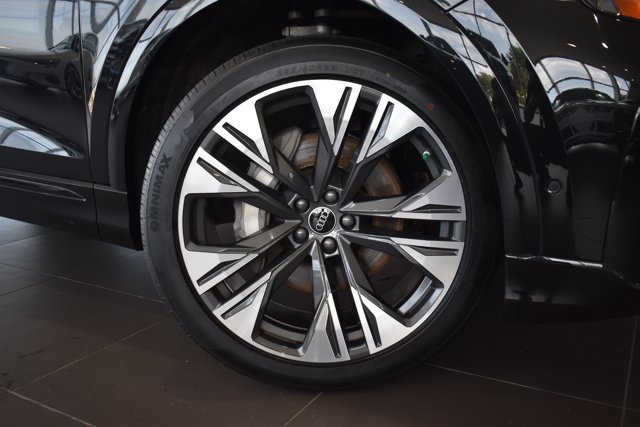 Used 2024 Audi Q8 Premium Plus w/ Premium Plus Package AWD/4WD image 2
