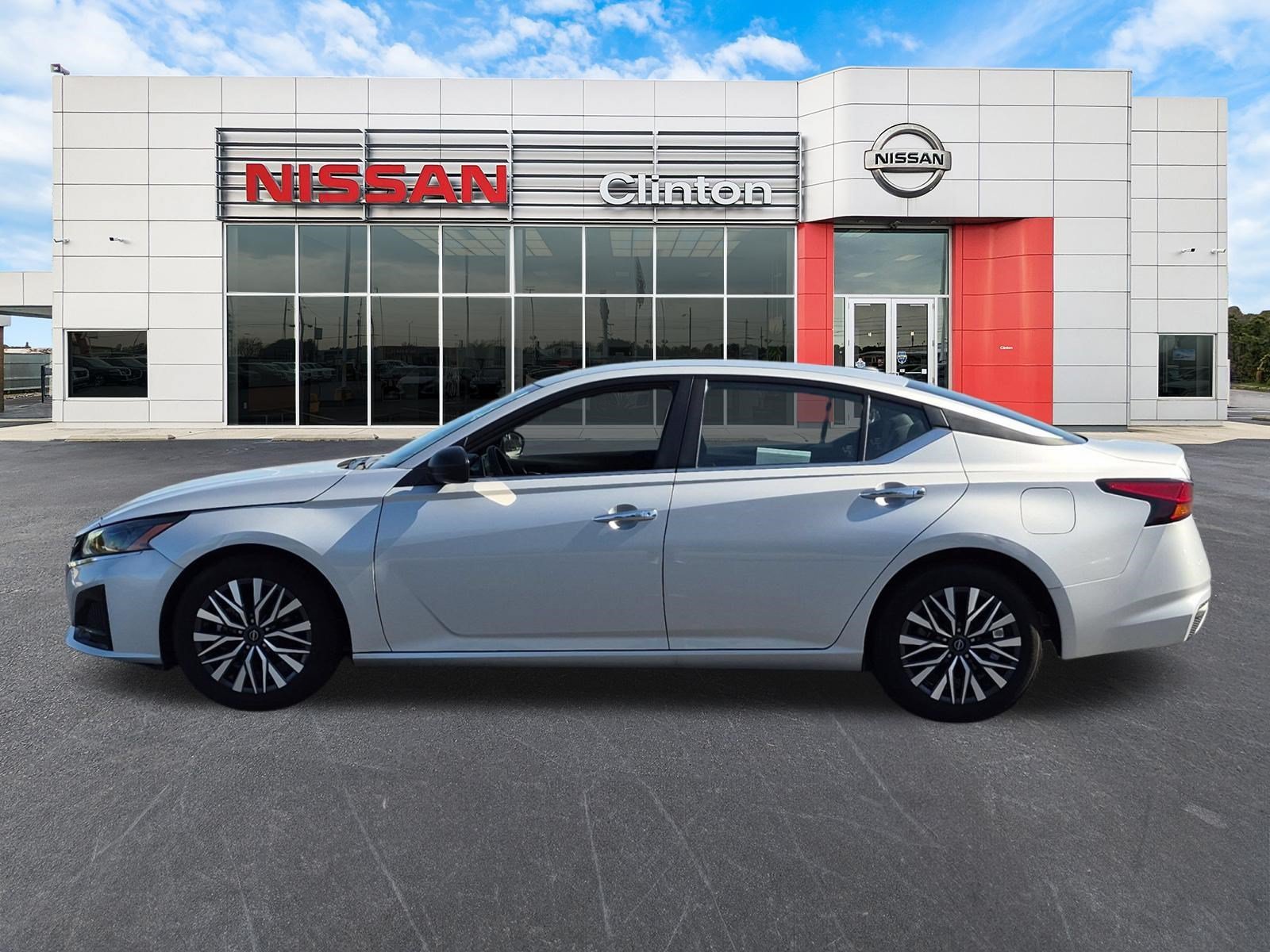 Used 2025 Nissan Altima 2.5 SV FWD image 6