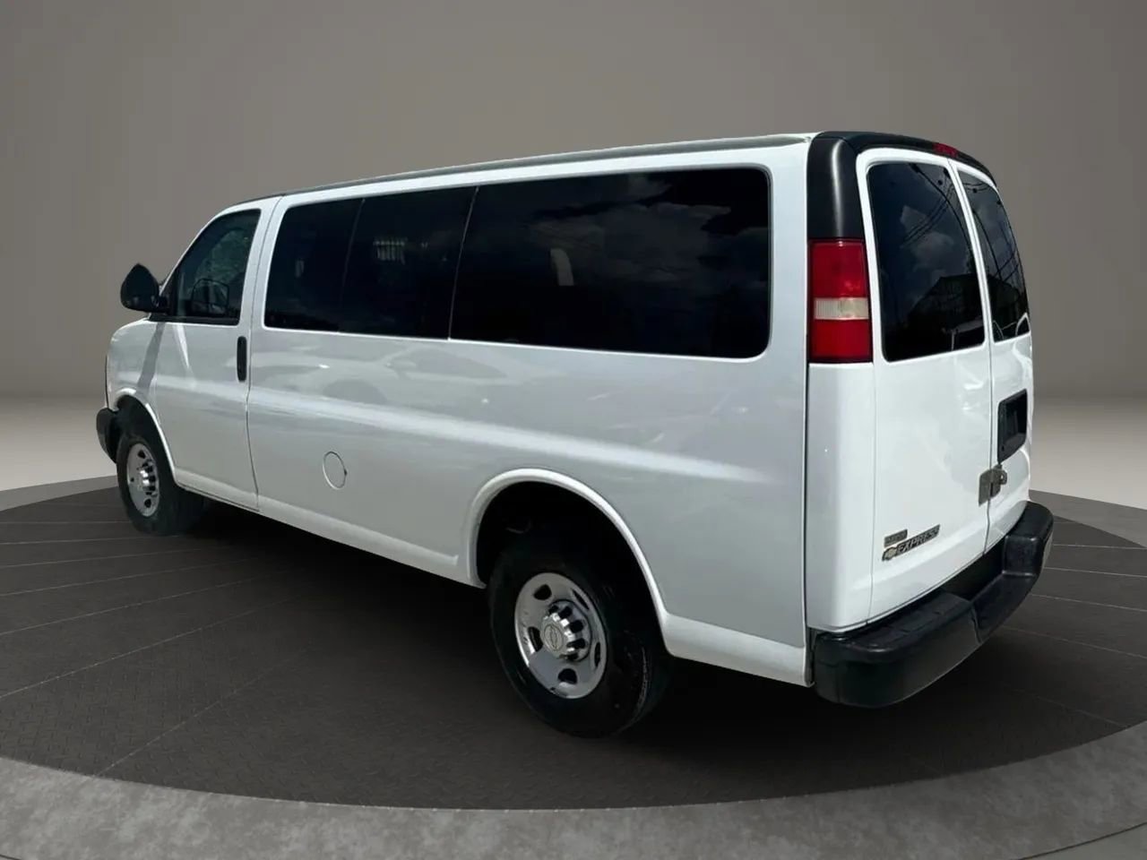 Used 2011 Chevrolet Express 2500 LS image 4