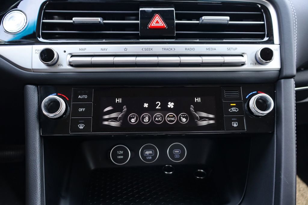 Used 2026 Genesis G70 2.5T image 31