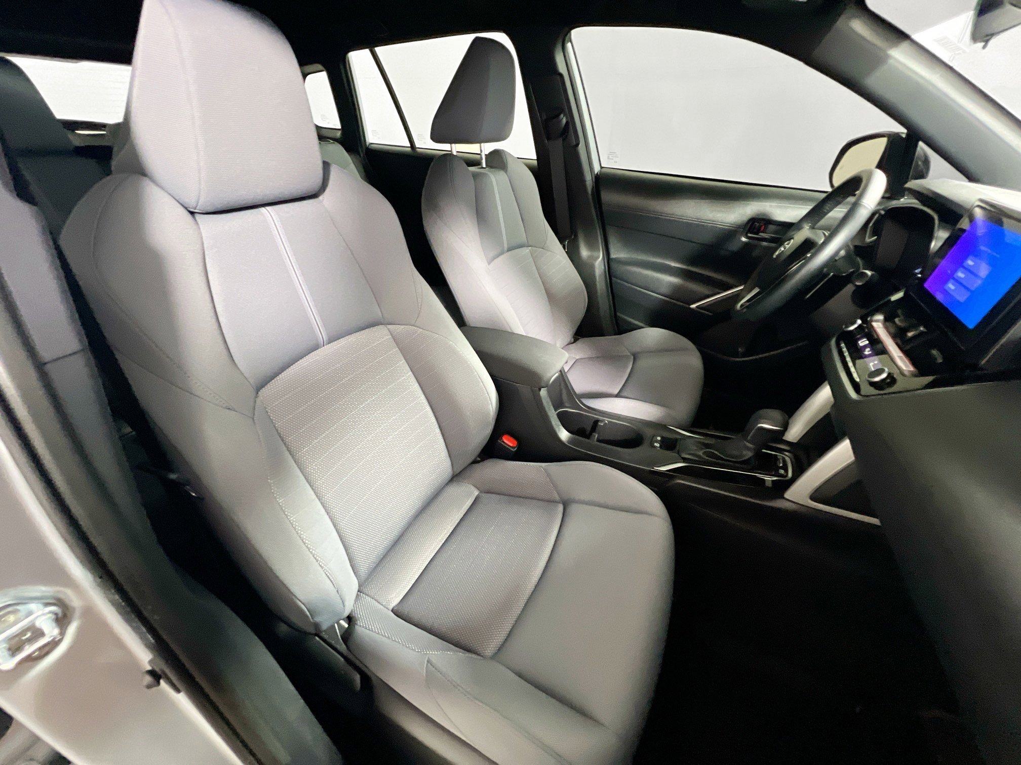 Used 2025 Toyota Corolla Cross AWD Hybrid image 31