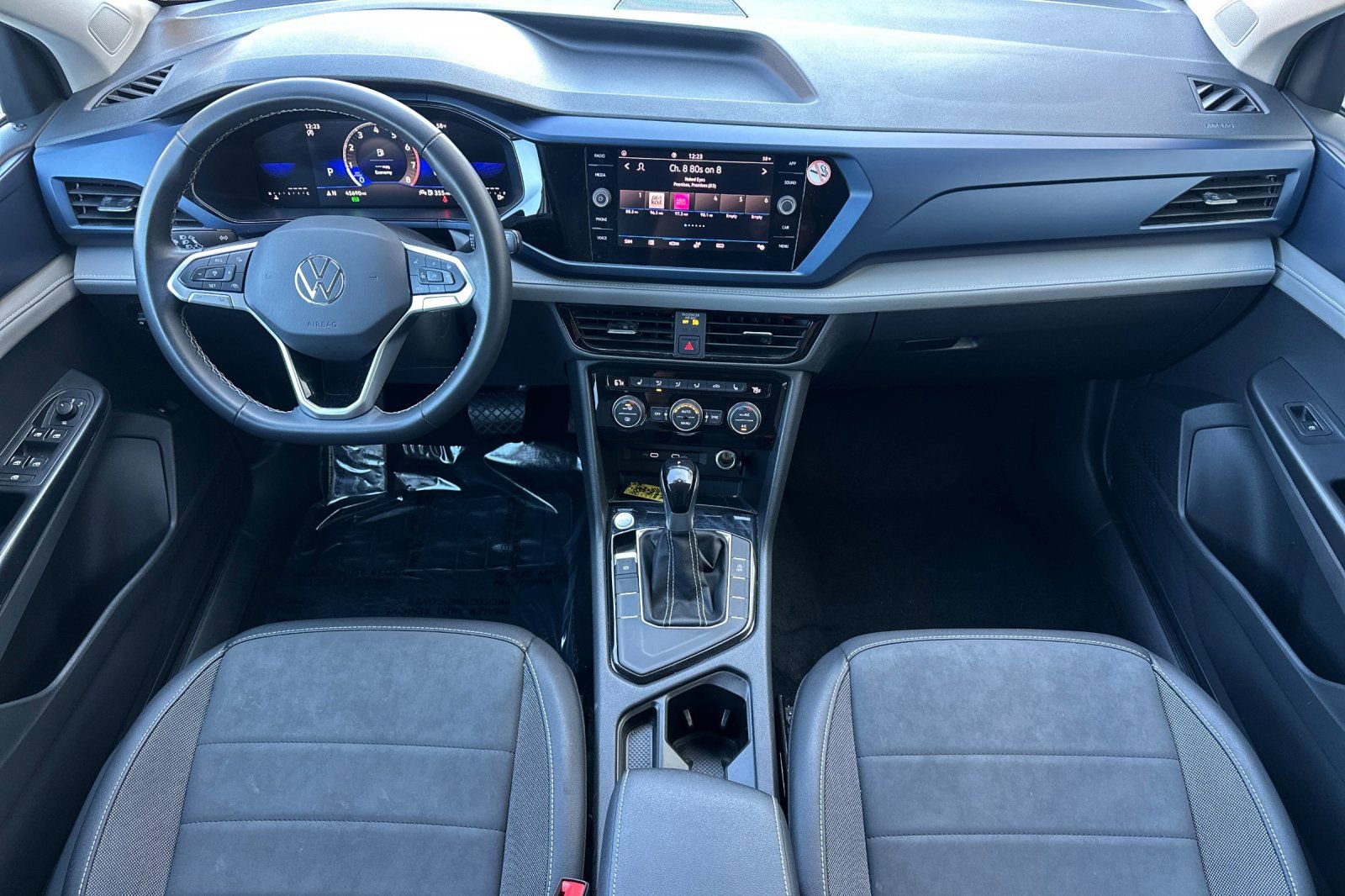 Used 2024 Volkswagen Taos SE image 17