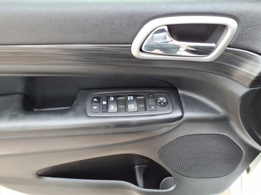 Used 2022 Jeep Grand Cherokee Laredo X image 15