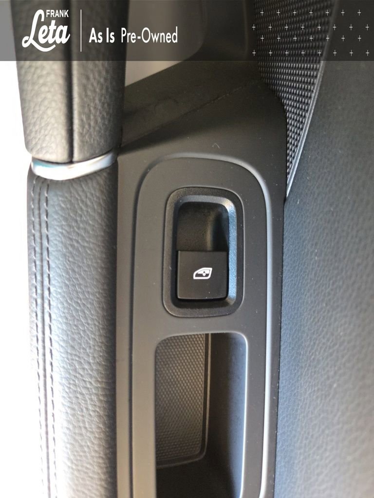 Used 2022 Porsche Cayenne w/ Premium Package image 32