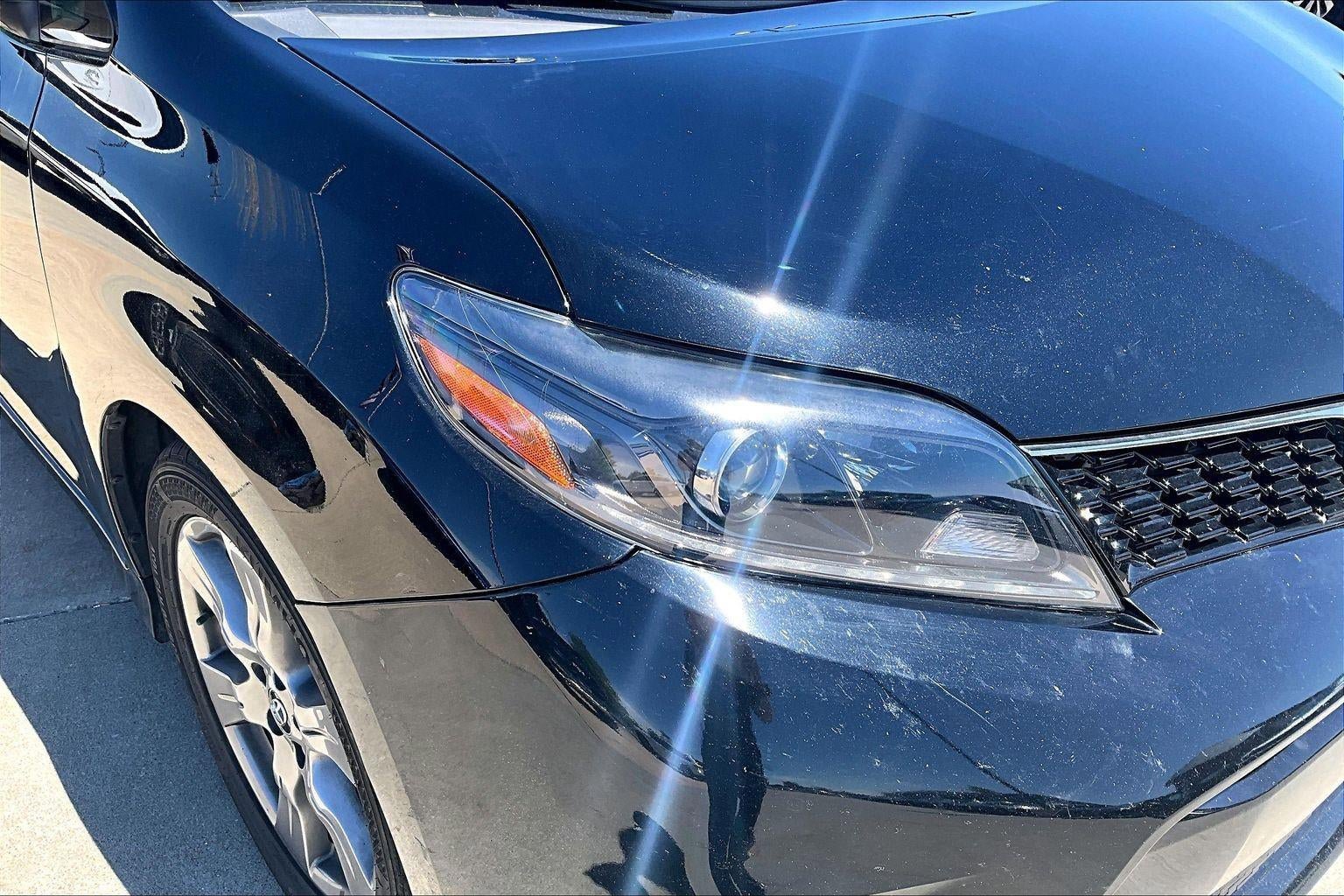 Used 2018 Toyota Sienna SE Premium w/ Carpet Mat Package FWD image 31