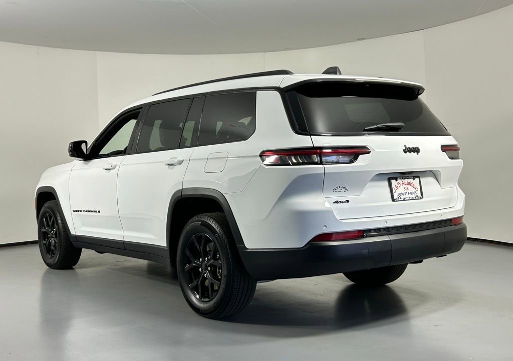 Used 2024 Jeep Grand Cherokee L Laredo image 5