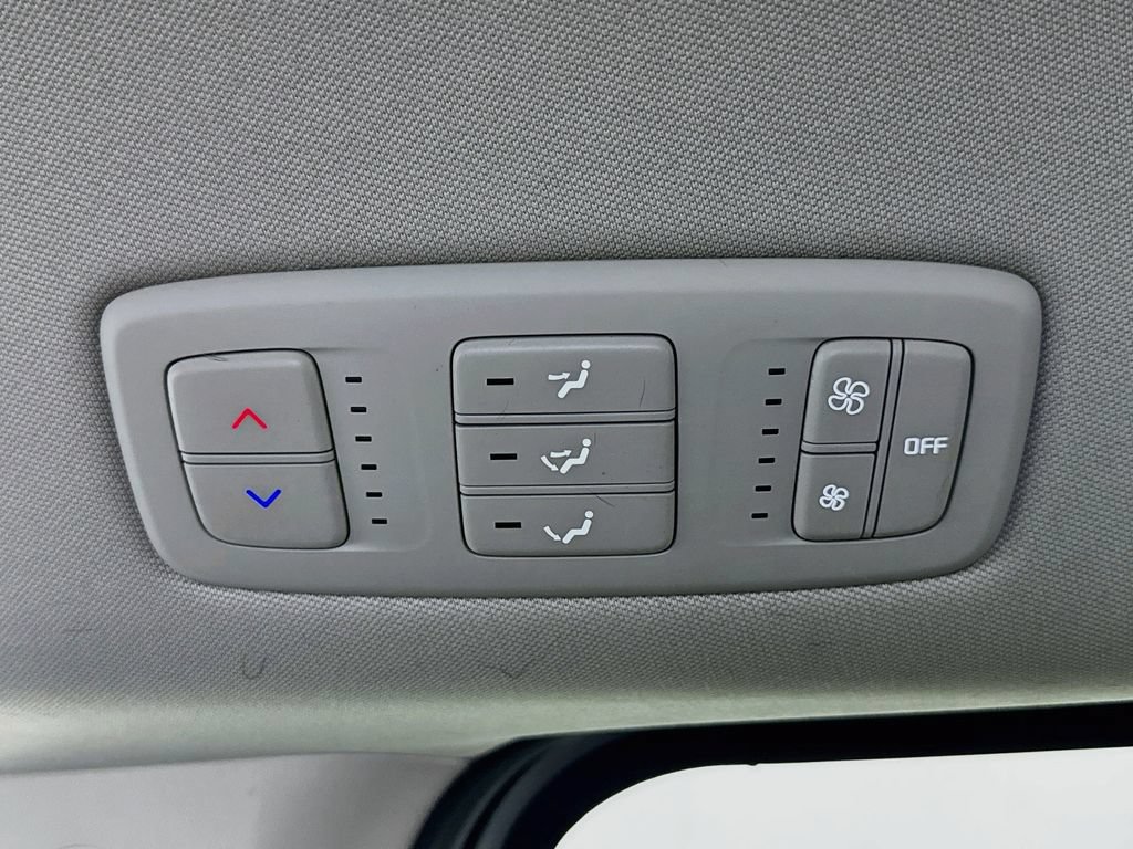 Used 2023 Kia Carnival LX w/ Paint Protection Package FWD image 23