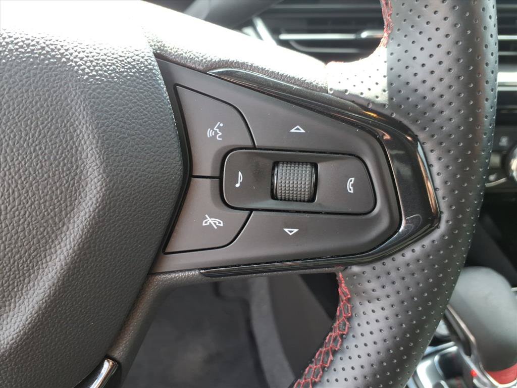 Used 2024 Chevrolet Trax RS w/ Sunroof Package FWD image 24
