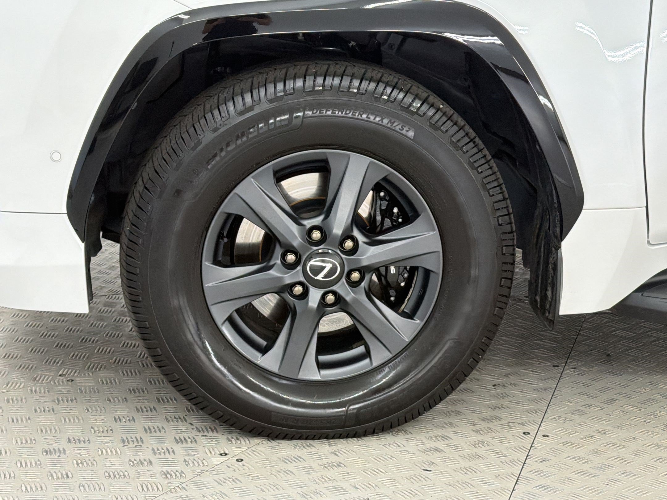Certified 2025 Lexus LX 700h Overtrail AWD/4WD image 12