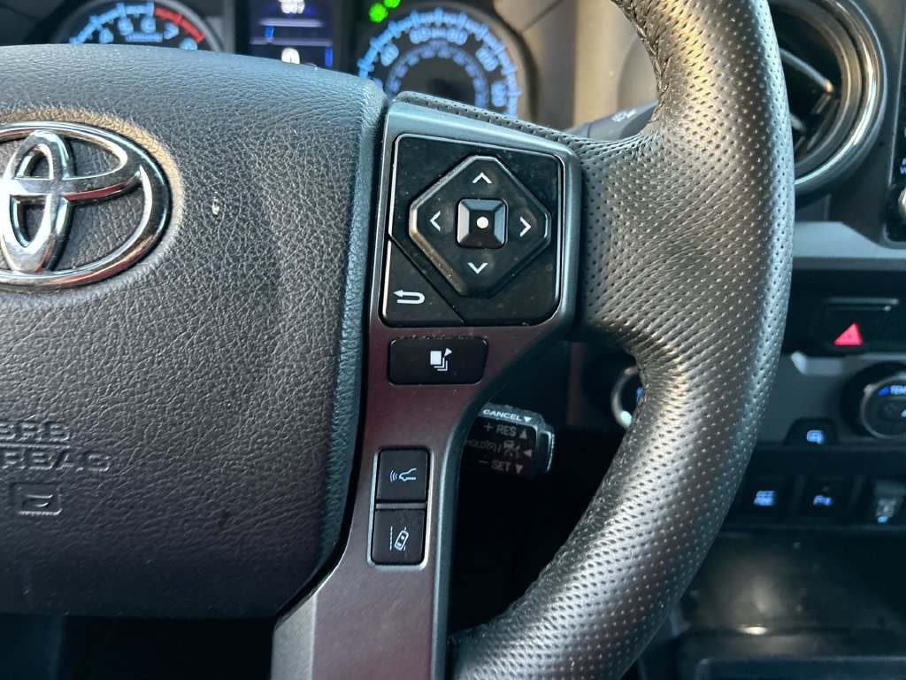 Used 2022 Toyota Tacoma TRD Sport w/ Technology Package RWD image 17