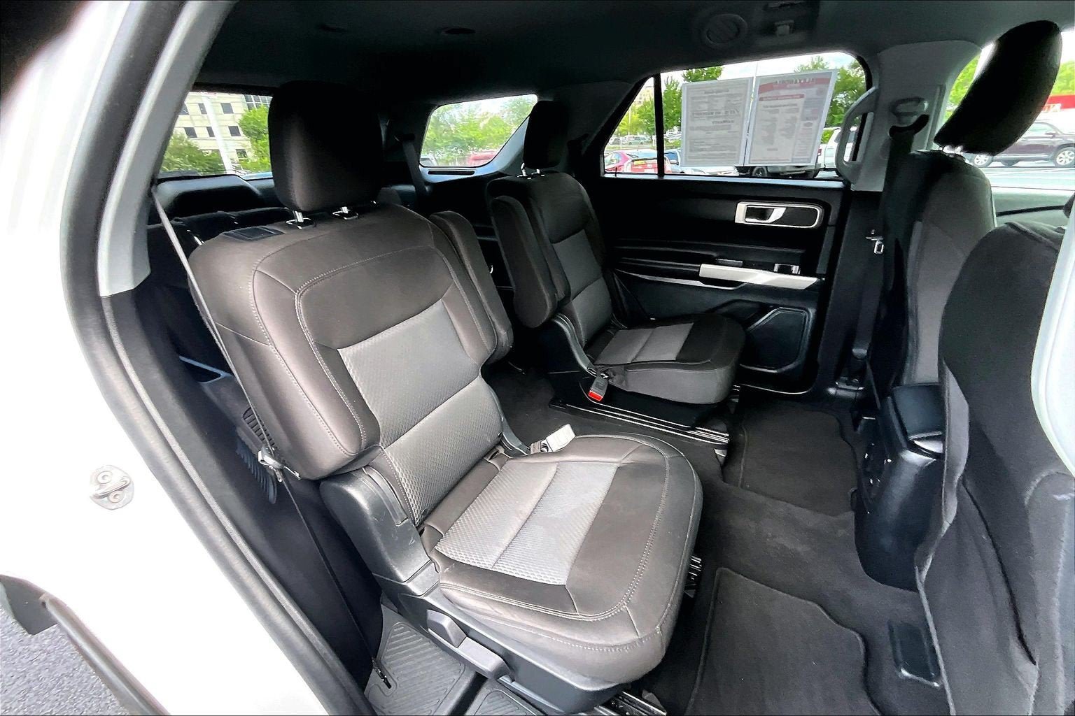 Used 2023 Ford Explorer XLT AWD/4WD image 24