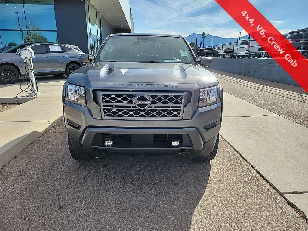 Used 2022 Nissan Frontier SV image 2