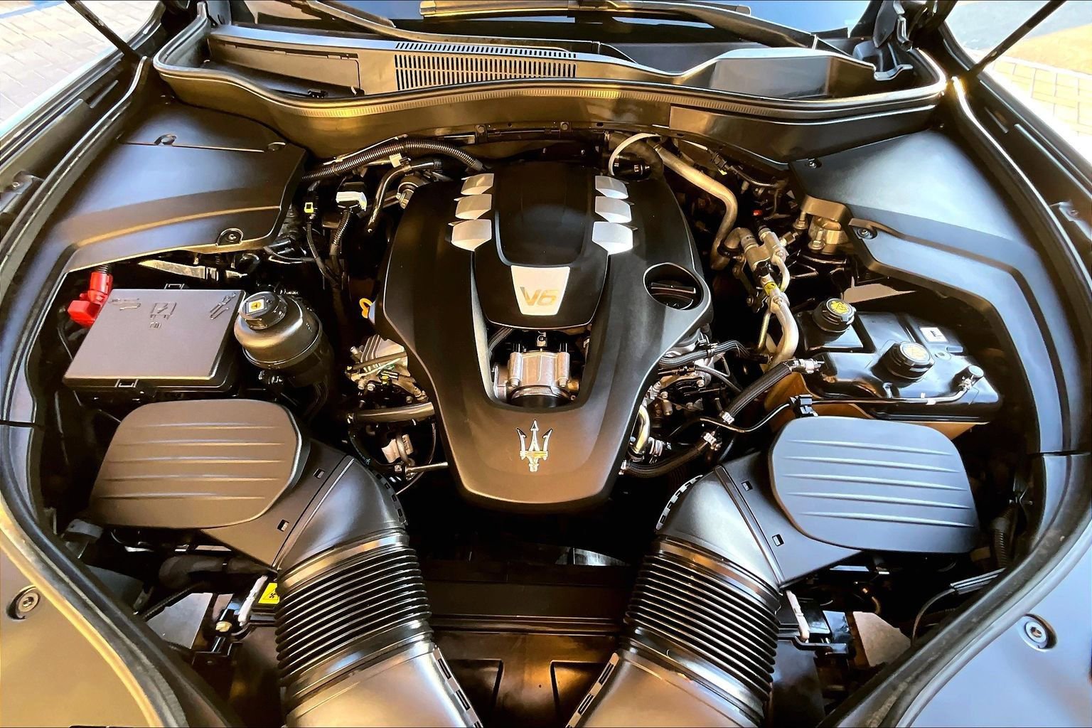 Used 2017 Maserati Levante image 9