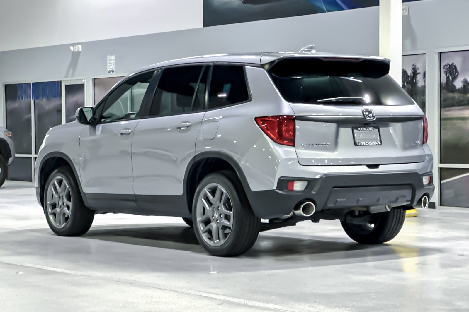 Used 2023 Honda Passport EX-L image 3