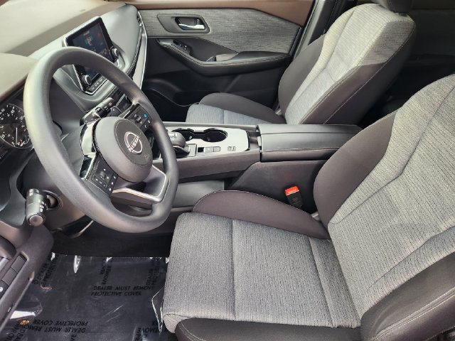 Used 2023 Nissan Rogue SV FWD image 4