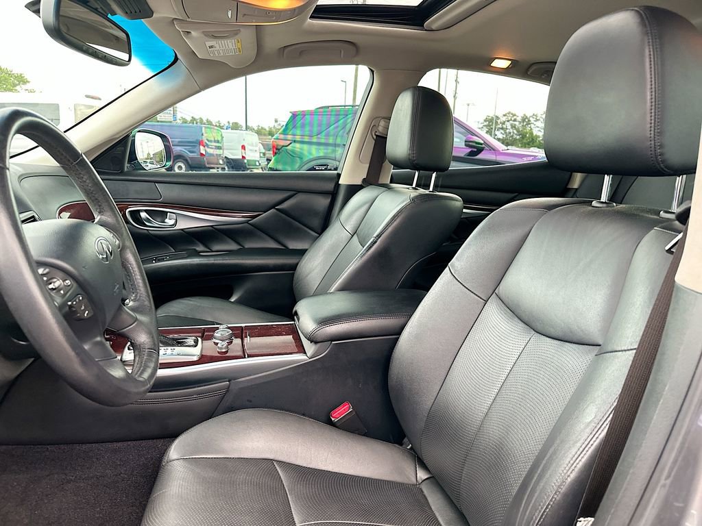 Used 2018 INFINITI Q70 Luxe w/ Proactive Package AWD/4WD image 8