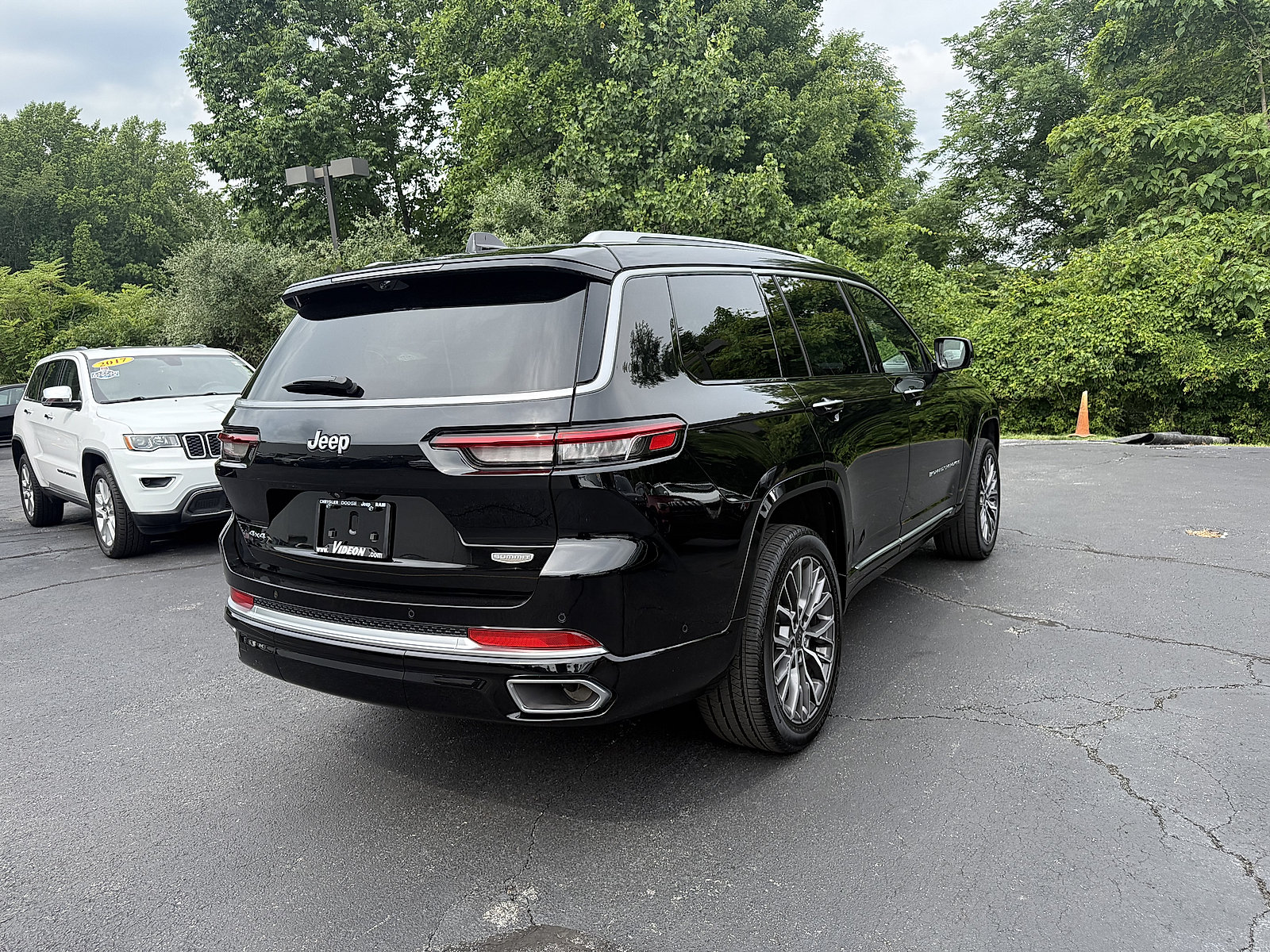 Used 2023 Jeep Grand Cherokee L Summit AWD/4WD image 6