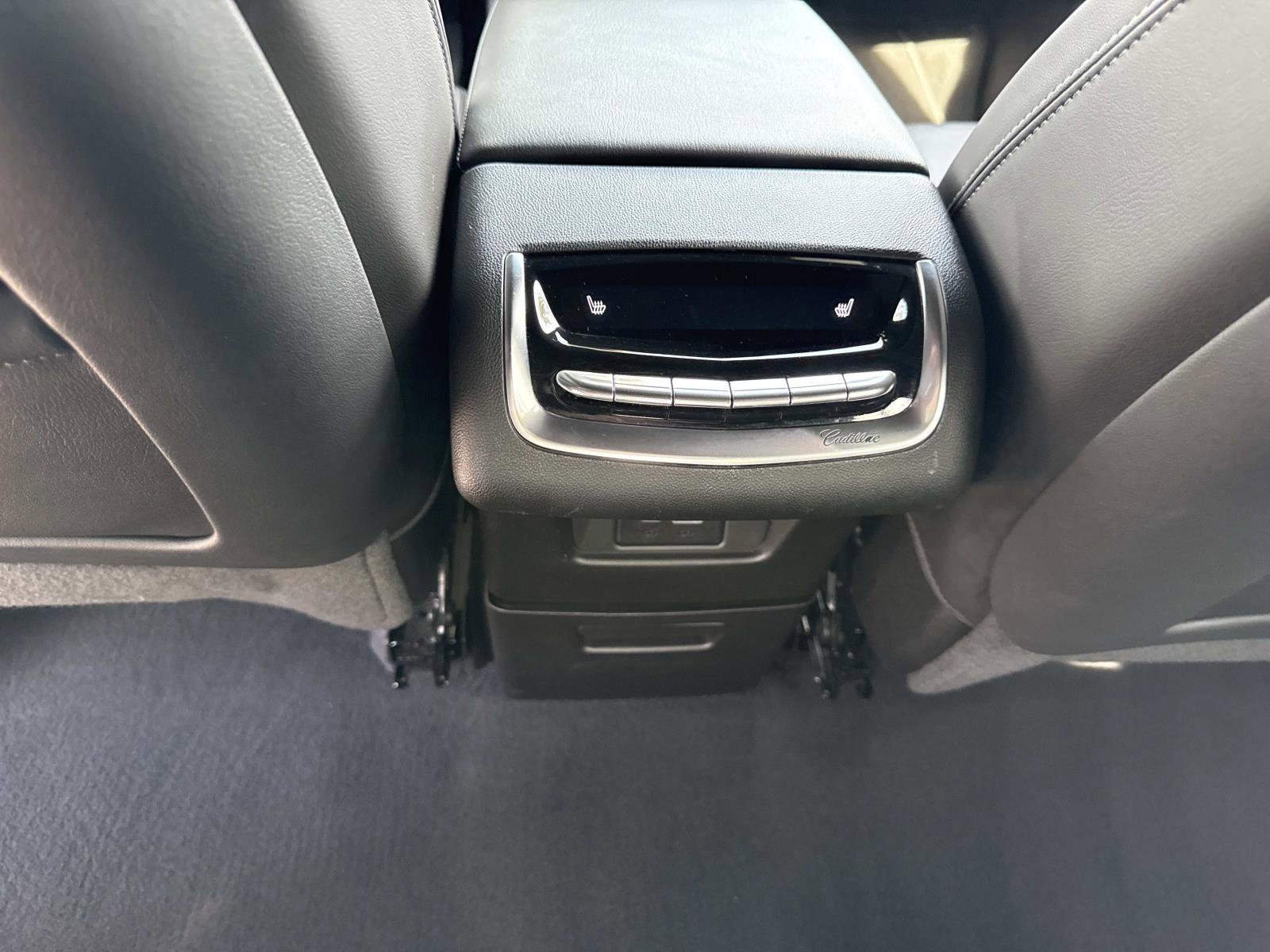 Used 2025 Cadillac XT6 Premium Luxury image 17